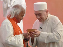 Father Anthony Elenjimittam at Swami Roberto’s Darshan