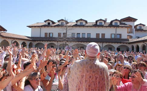 Swami Roberto’s darshan in the monastery of Anima Universale
