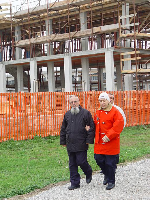 Father Fulgenzio Cortesi visita the yard